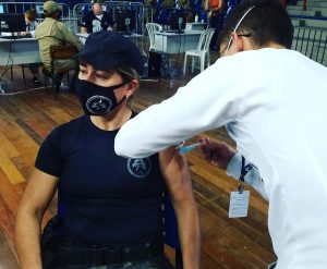 Quase 2 mil servidores da Agepen recebem 1ª dose da vacina contra Covid