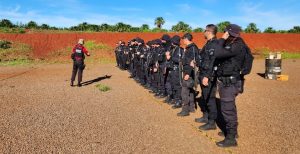 Policiais penais recebem treinamento avançado em serviços de escolta