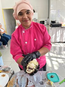 Com 10 anos de experiência, a instrutora Miriel garante rentabilidade nessa área.