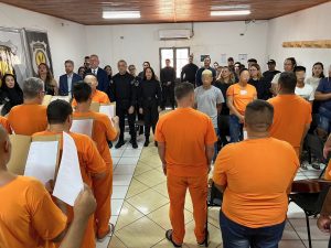 O evento contou com a presença de representantes de diferentes instituições.