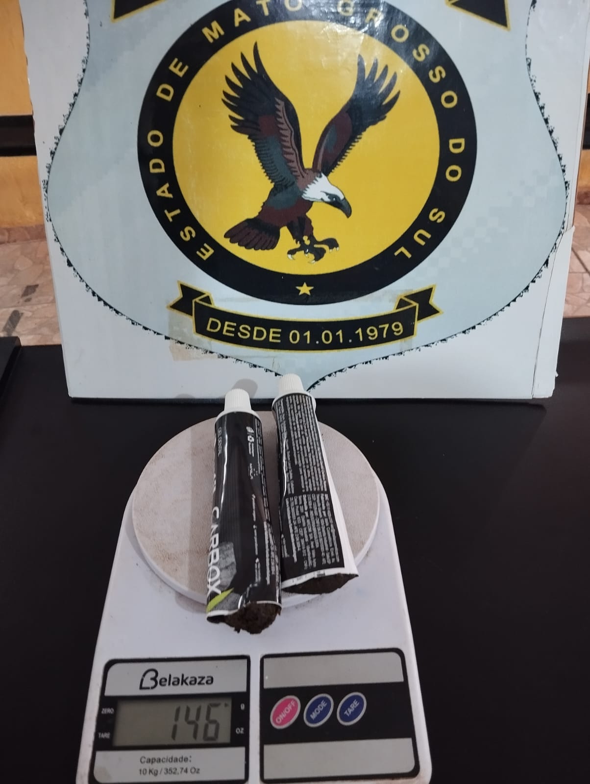 Droga encontrada em dois tubos dentais.