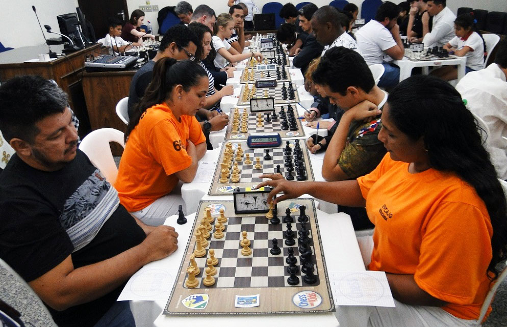 Em Corumbá, oficina de xadrez estimula respeito às regras e